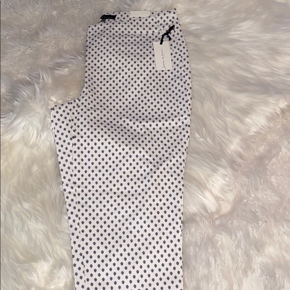 New Woman’s plus size white pant w blue design - Picture 2 of 9